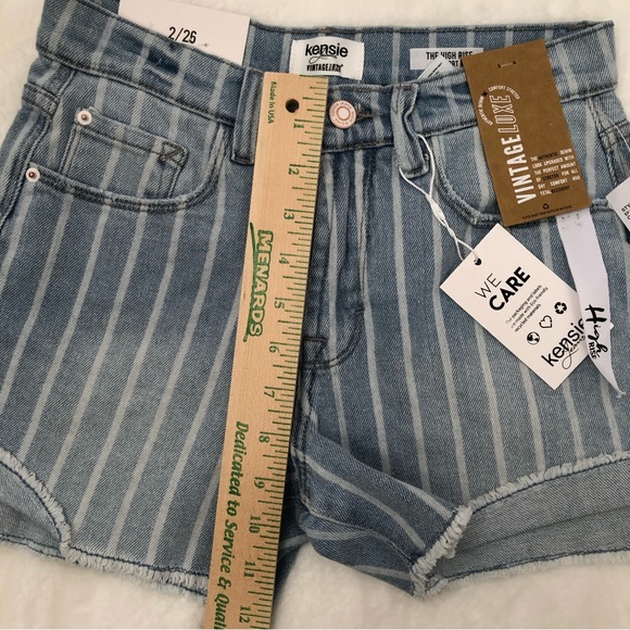 KENSIE JEANS VINTAGE LUXE NWT THE HIGH RISE SHORT SIZE 2/26 STRIPED DENIM - Picture 13 of 16